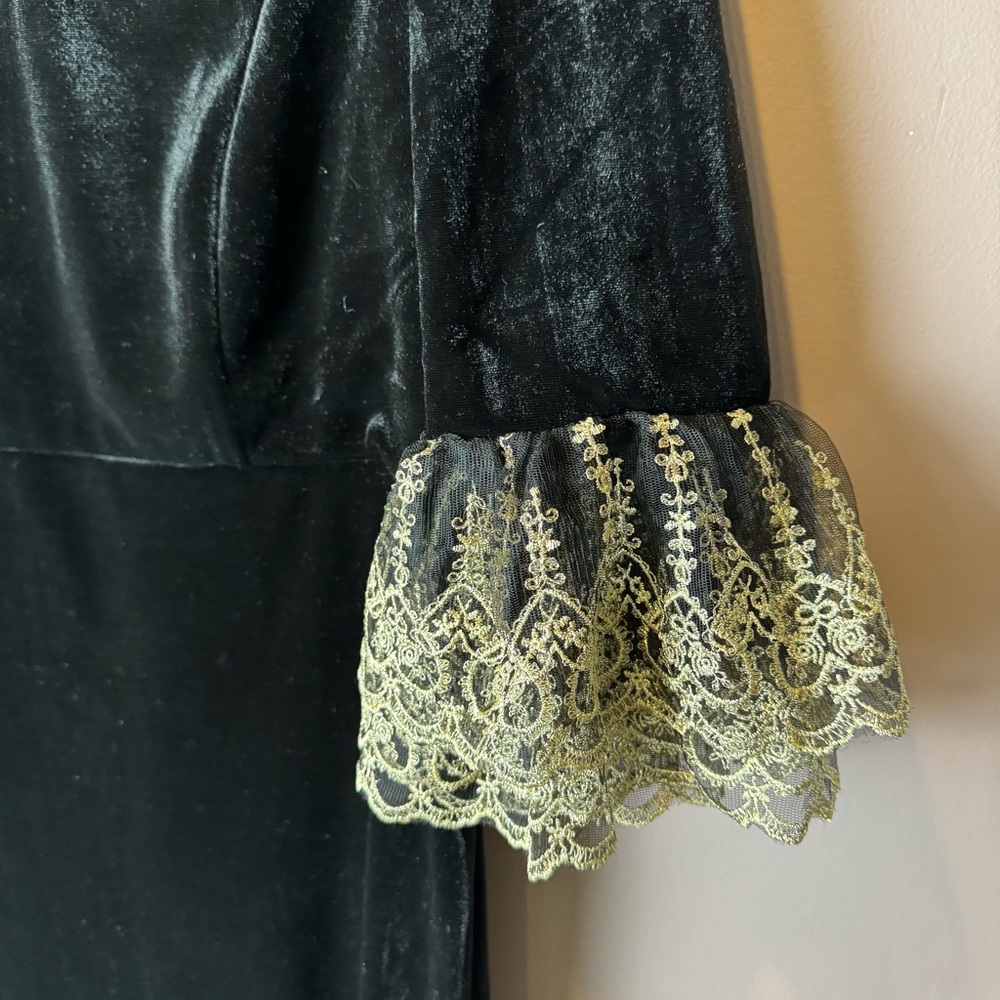 NWT Tuckernuck Pomander Place Black Velvet Lillith Dress - Picture 8 of 13